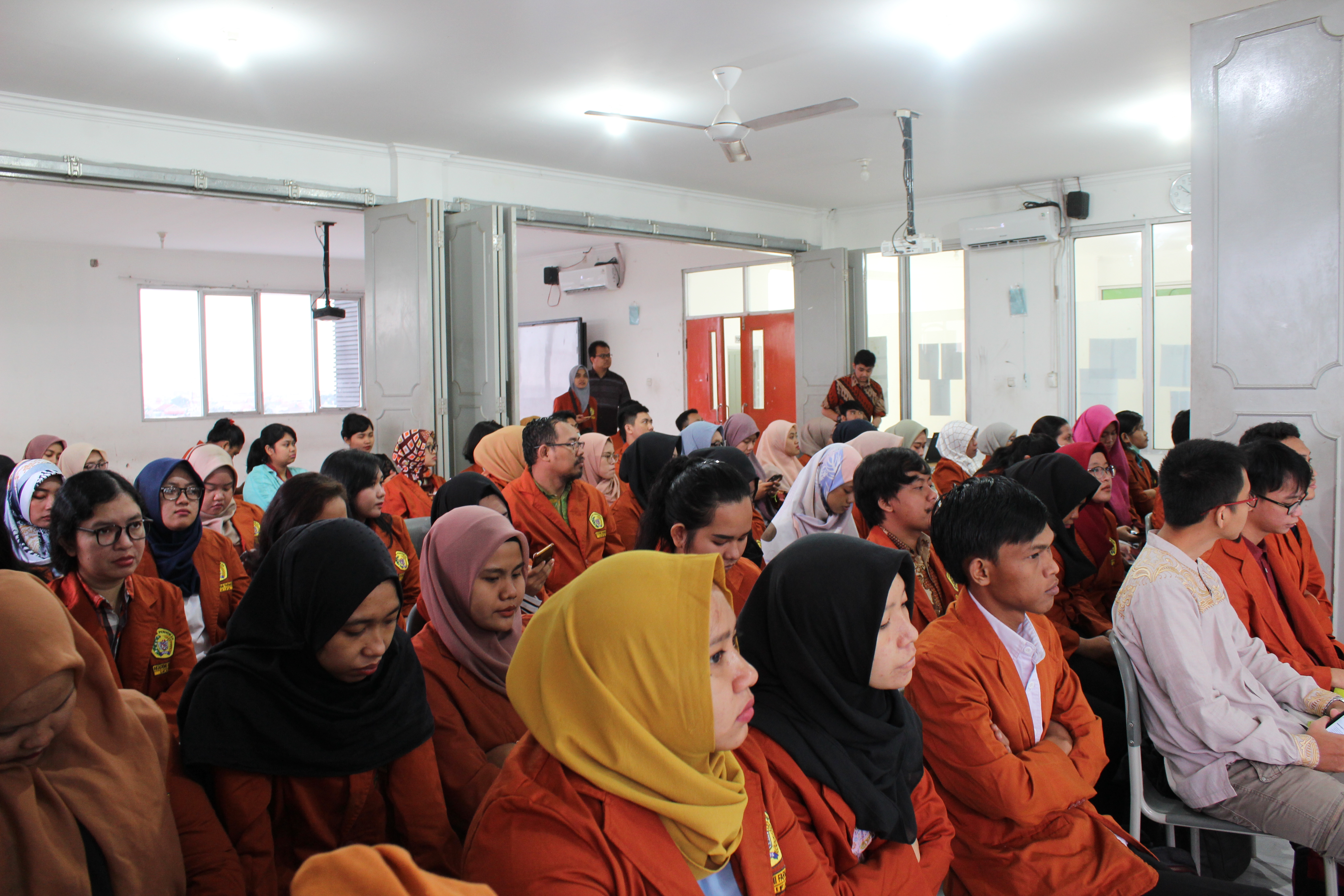 Seminar Peran Tenaga Teknis Kefarmasian (TTK) dalam Skrining Resep Dokter